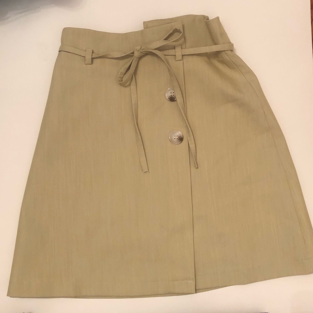 LIGHT GREEN SKIRT